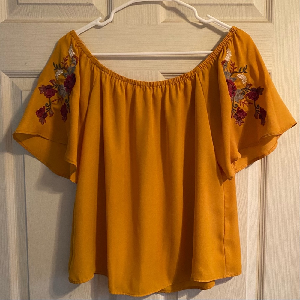 Women’s Top Lily White Yellow Flutter Sleeve Blouse with Embroidery Size Large